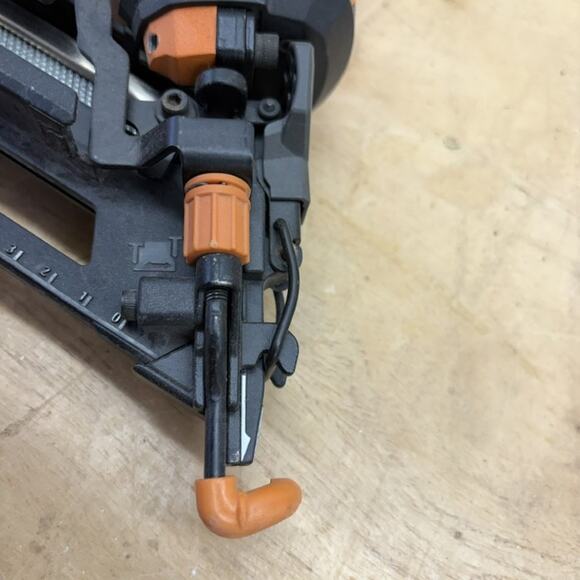 RIDGID R250AF15 15 Gauge DA Angled Finish Nailer Air Tool Used - Picture 7 of 9